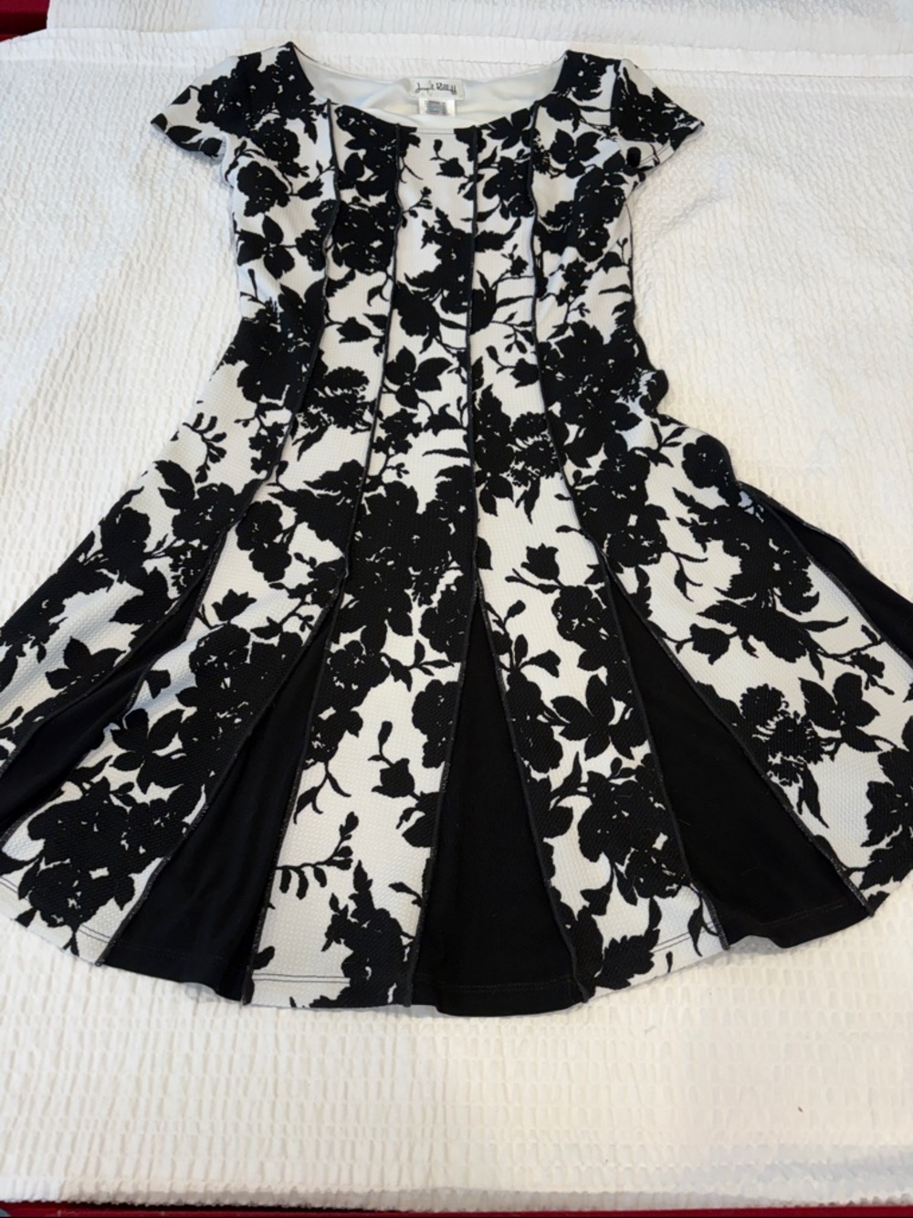 Joseph Ribkoff Black and White Floral Dress
Size 10